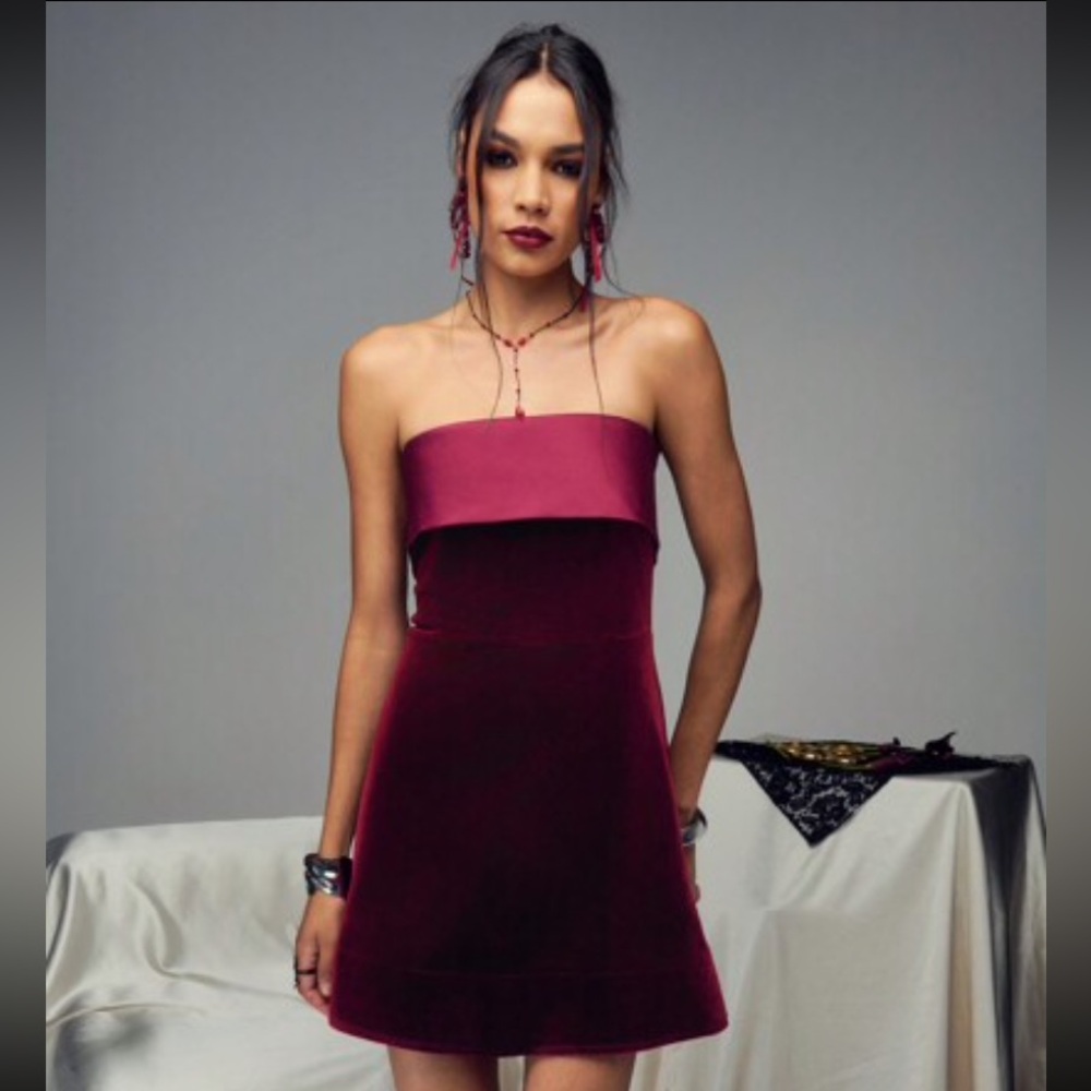 Burgandy Strapless Sheath Cocktail Dress